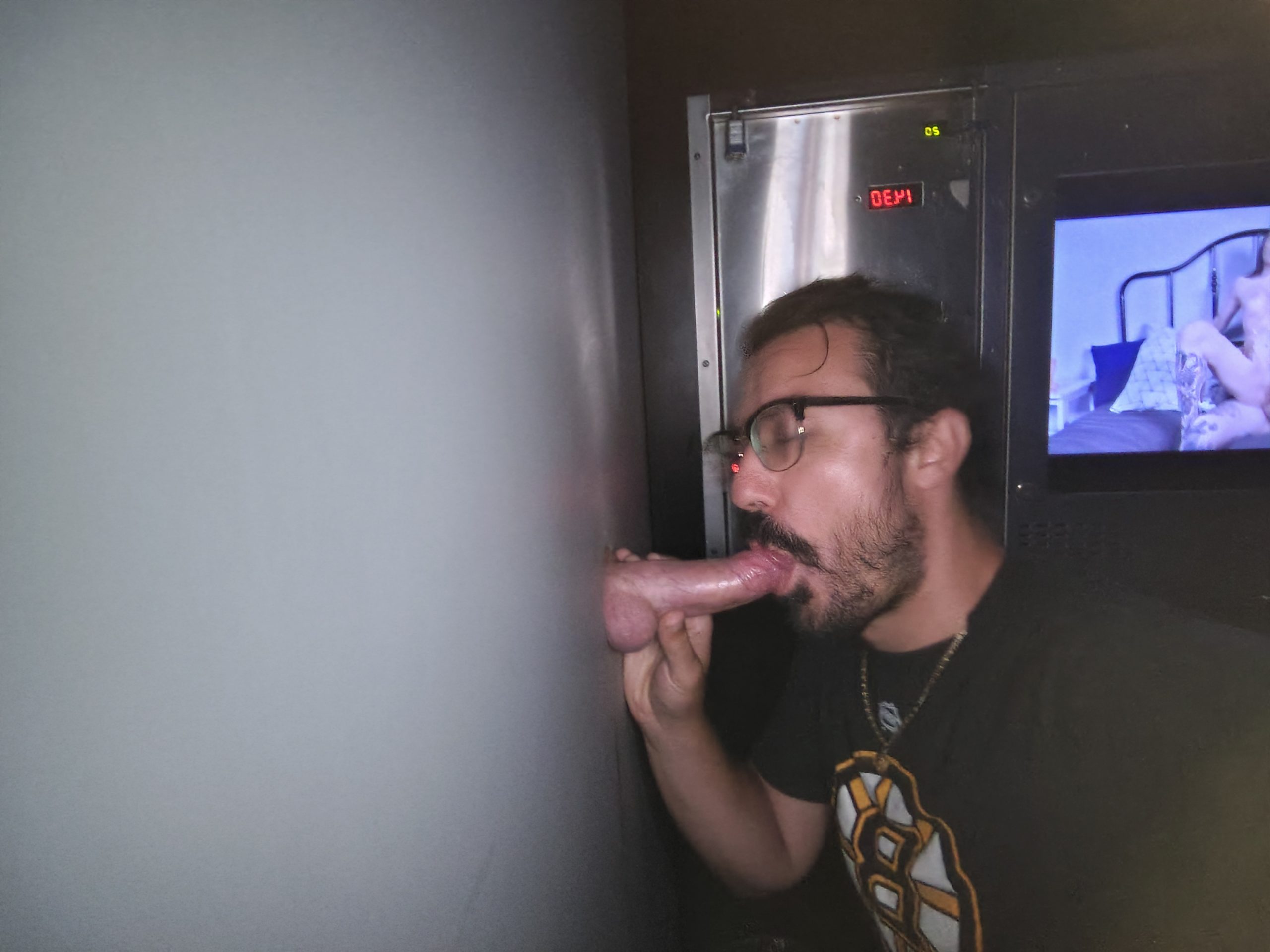 Antonio E at the Glory Hole