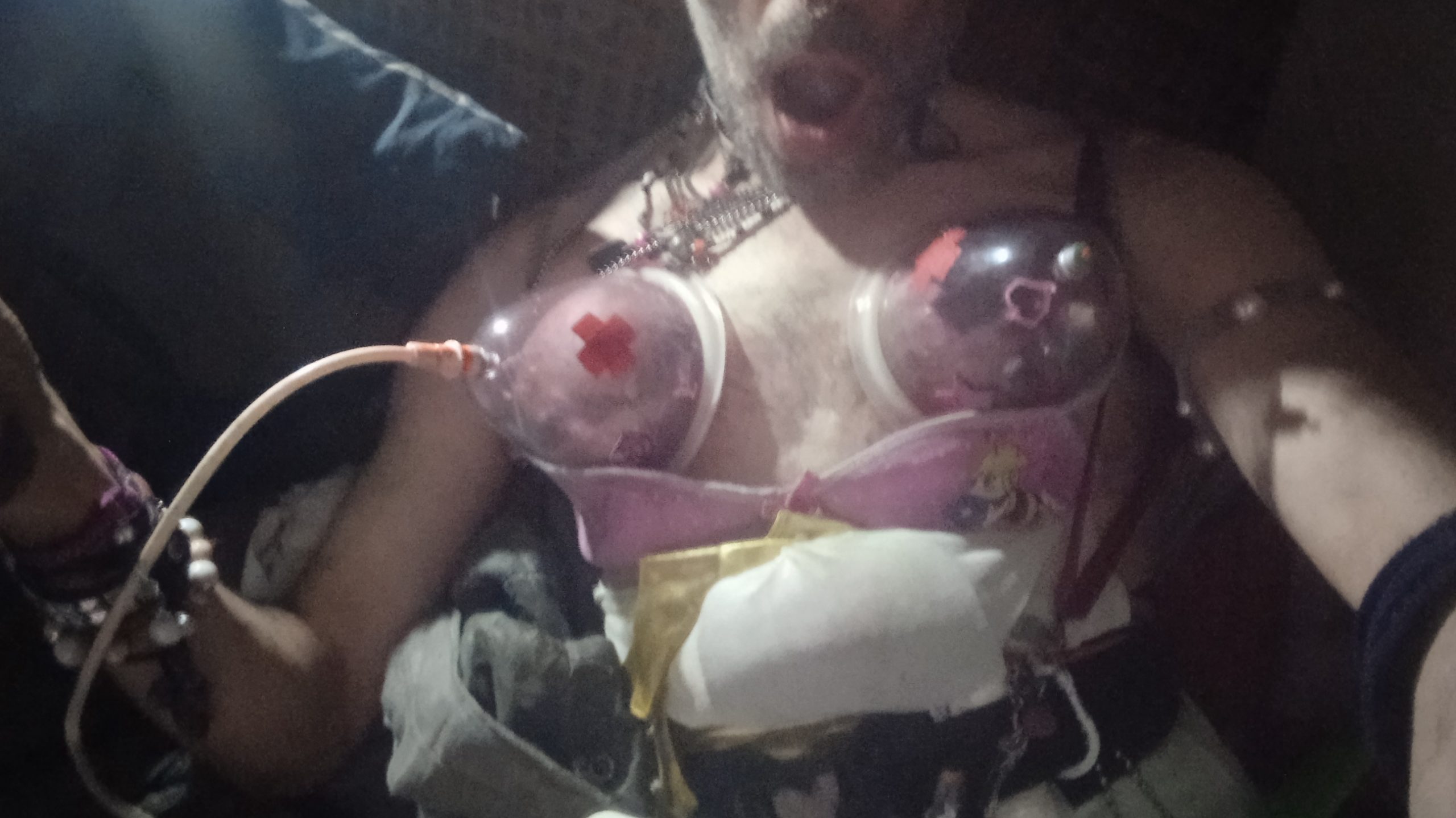 Mariquita feminizada y prostituta en público
