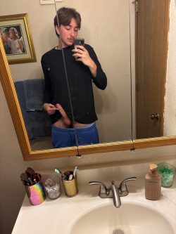 freshly 18 make me famous forever post me all over reddit and twitter