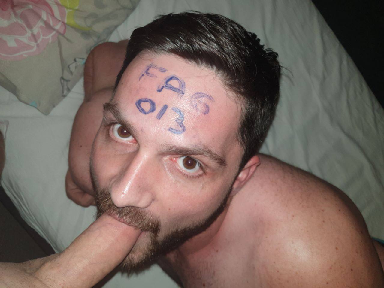 Dutchf*gg Dutch gay pov suck with full face. Homo Tilburg 013  pijpt pik terwijl de andere foto’ ...