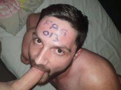 Dutchf*gg Dutch gay pov suck with full face. Homo Tilburg 013  pijpt pik terwijl de andere foto’s maakt om rond de sturen  – Dutch f*g exposed hard with dick in mouth and 013 on face Tilb