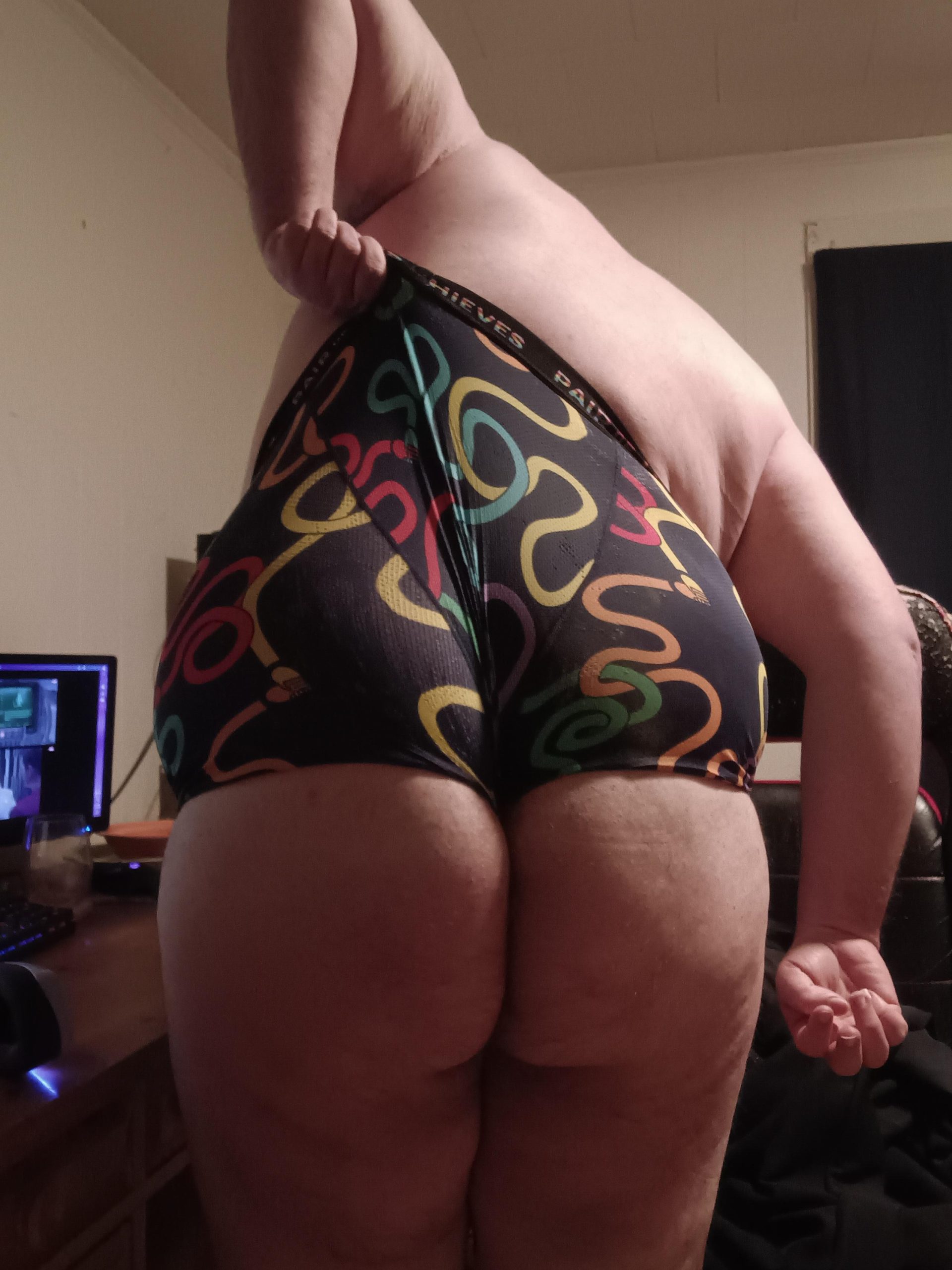 Exposed fat f*g extend