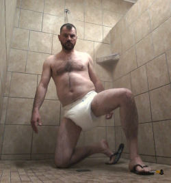 Kyle Blebjorn – Diaper f*g in a public shower