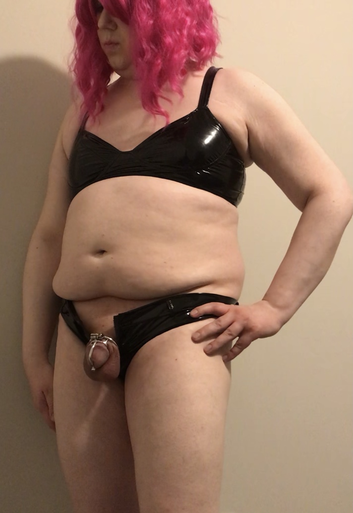 Donna is a sl*t who needs to be exposed all over