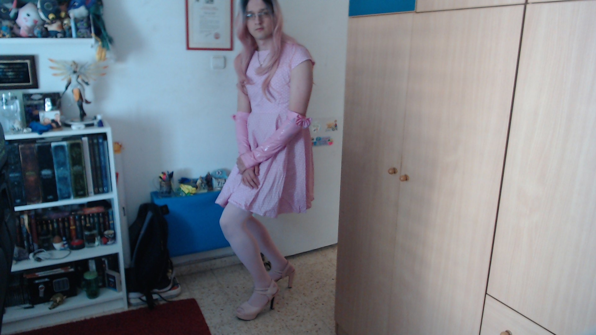 expose me forever / Contact me IRL