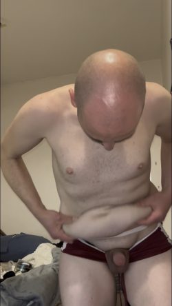 Fatass loser. 20lbs gained! Laugh at its fat rolls!