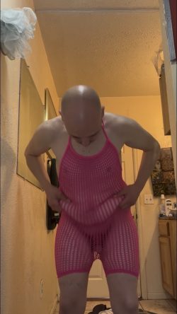 BetaLoserBobbi  – Extremely broken loser