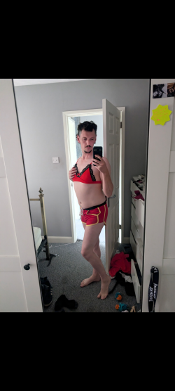 Paul McGrady Belfast nsfw – Some outfit decisions