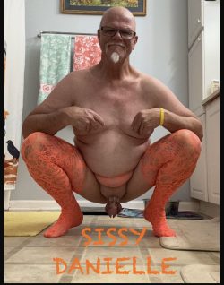 Sissy Danielle Cock sucking f*ggot