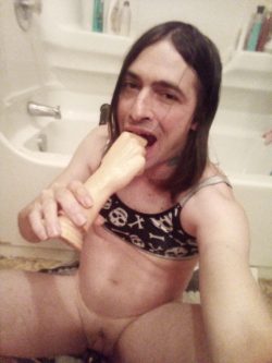 Jenny kisses – Fist me