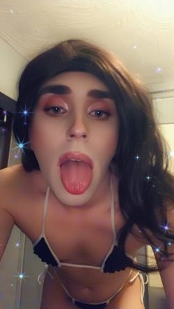 Sissy sl*t looking for risky exposure