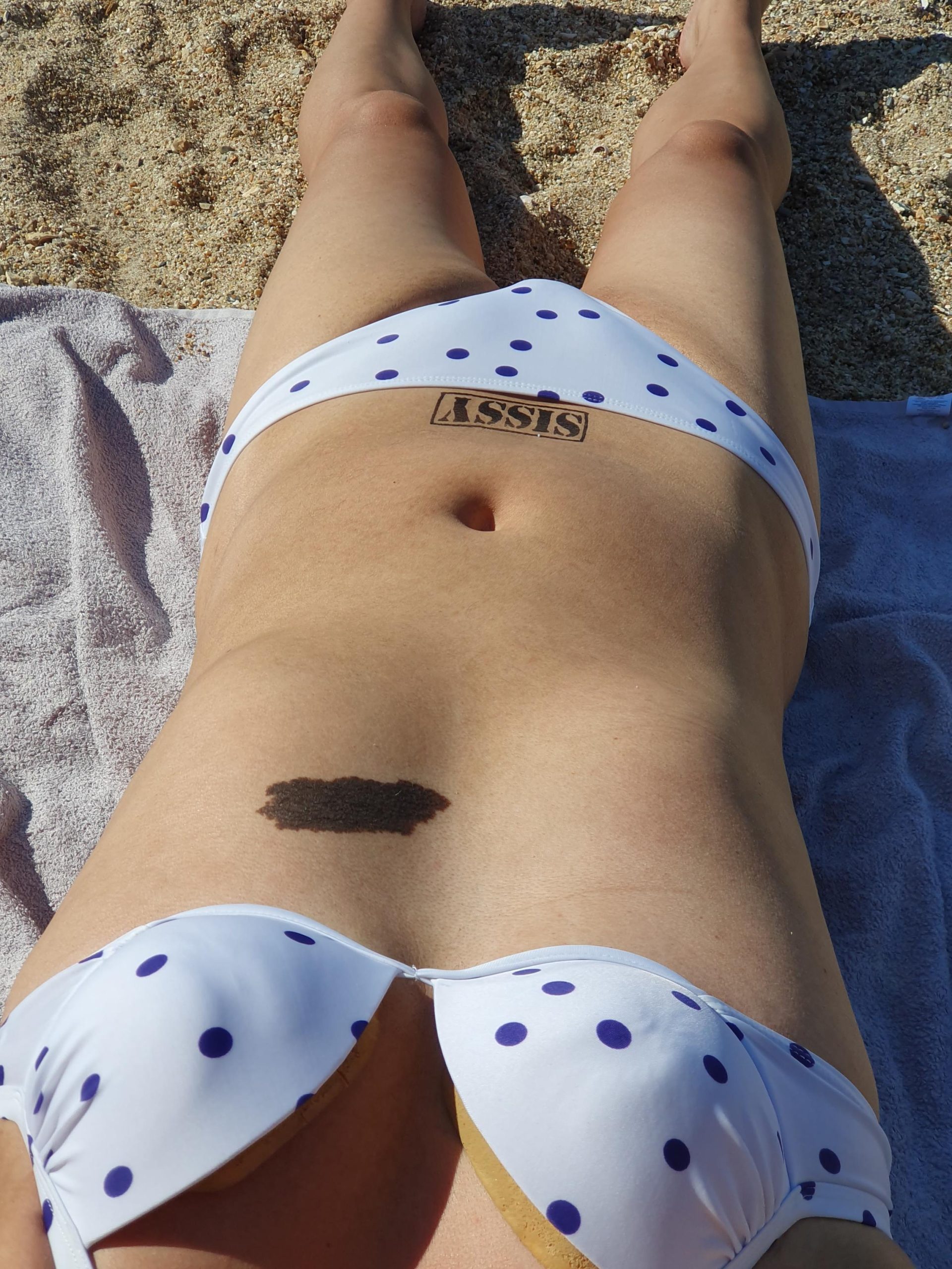 Katie Savira – Risky sissy photo set at the beach.