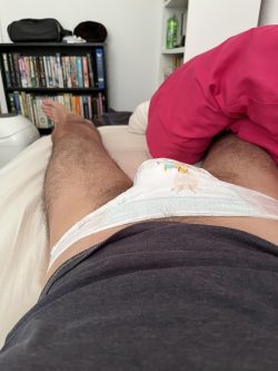 EmilyBedwetter (Ed C) – Diaper f*ggot Wakes Up in Wet Pampers